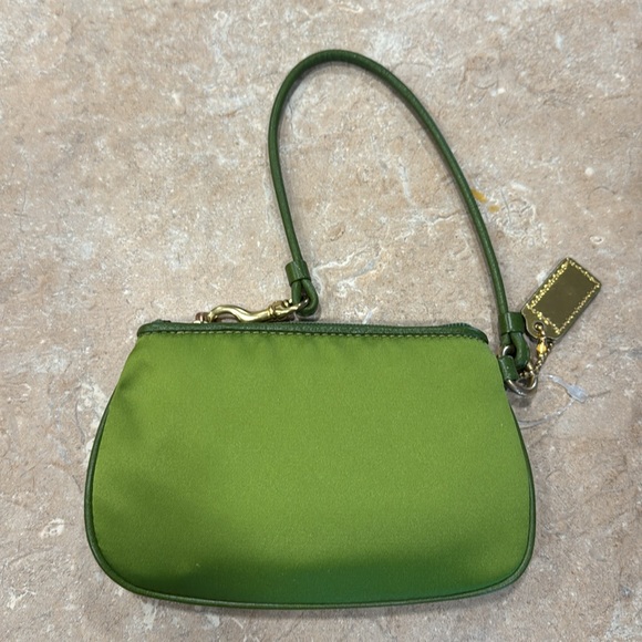 *NEW* Vintage green COACH satin wristlet - Picture 3 of 5